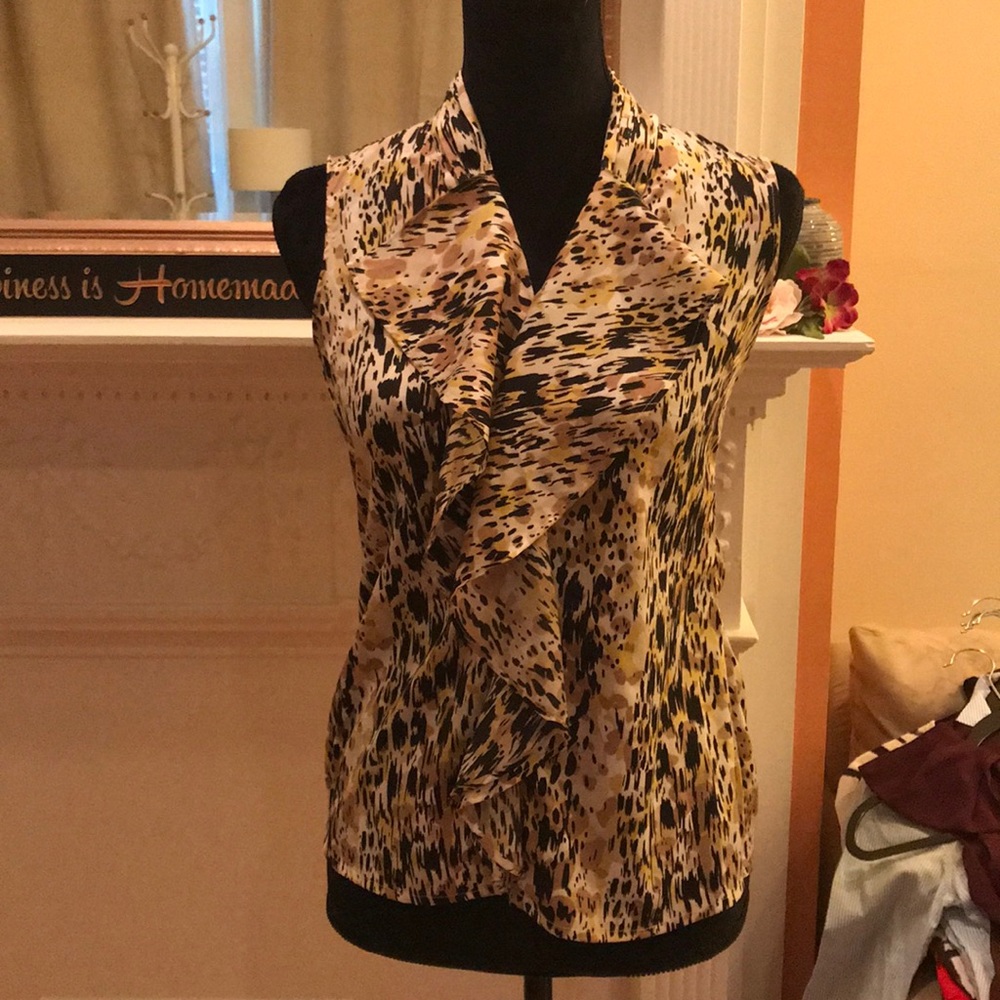 Pattern print sleeveless top with ruffle detail